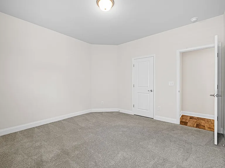 713 Greenwich Pl — Photo 38