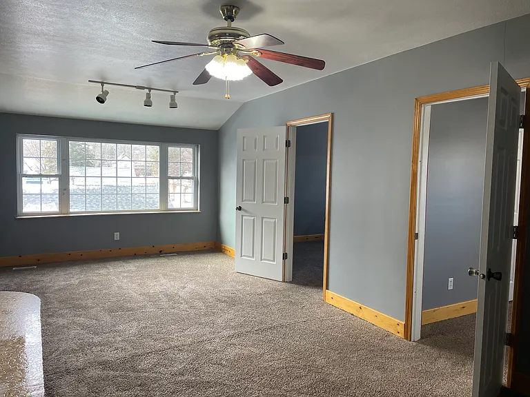 308 E Berry St #B — Photo 5