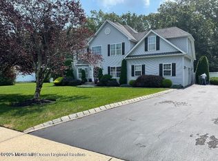7 Marilyn Ct, Eatontown, NJ 07724