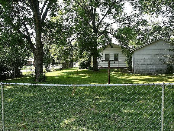 Great fenced yard