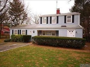 87 Deepdale Pkwy, Roslyn Heights, NY 11577