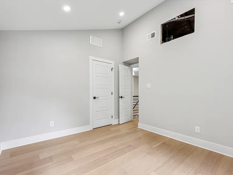 218 Biddulph Rd — Photo 48