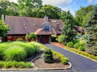 802 Pepperidge Lake Rd, Eastport, NY 11941