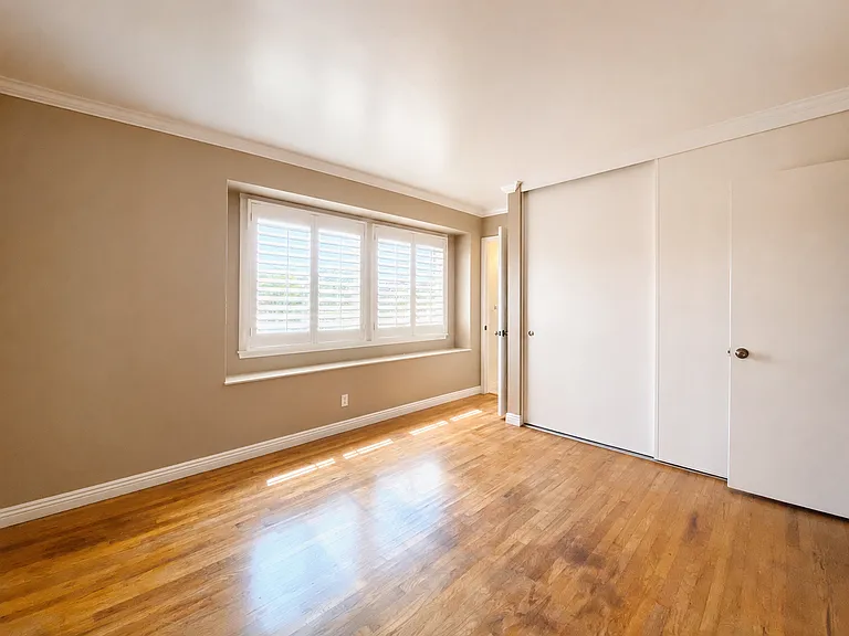 2546 N Canal St — Photo 11