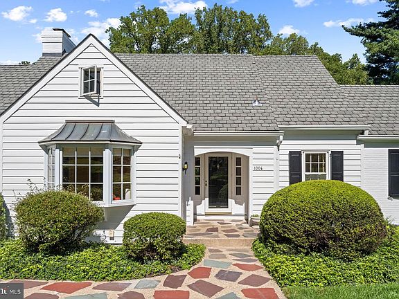 2nd image of 1006 Buckingham Way