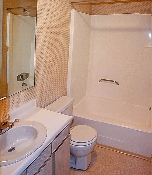 RARE VACANCY: Great 1 BR Apartment in a Great Complex - Most Convenient Location! — Photo 11