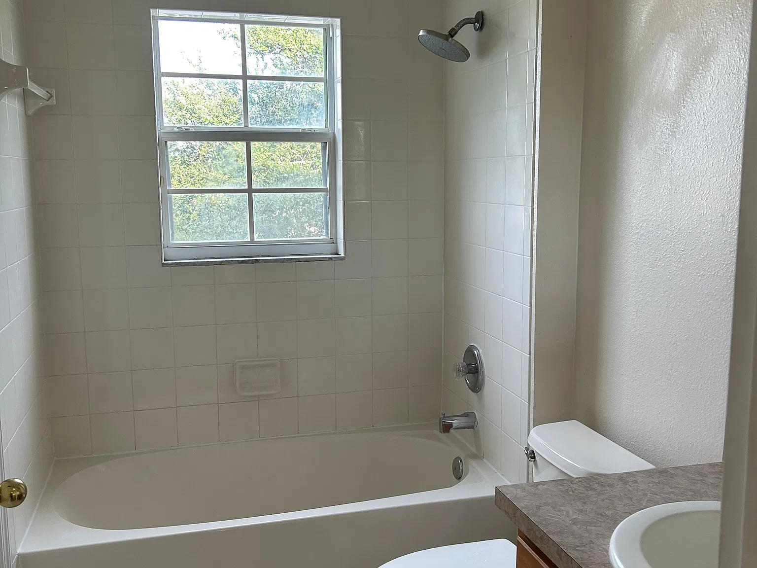 3 bed, 2.5 bath, 1721 sqft, $2,200 — Photo 3