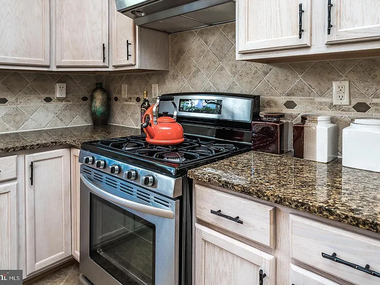 1401 Windjammer Ct — Photo 21