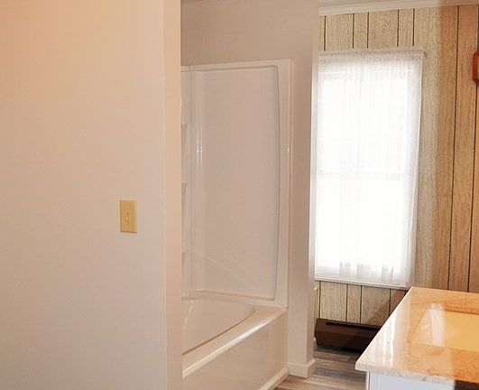 4th image of 18 Fairview Ave