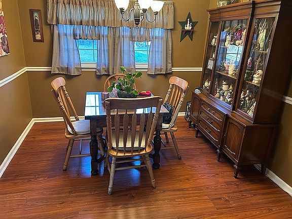 2nd image of 943 Old York Rd