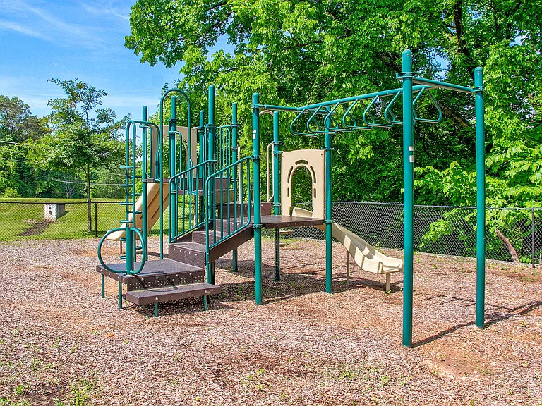 Holston Ridge Apartments — Photo 26