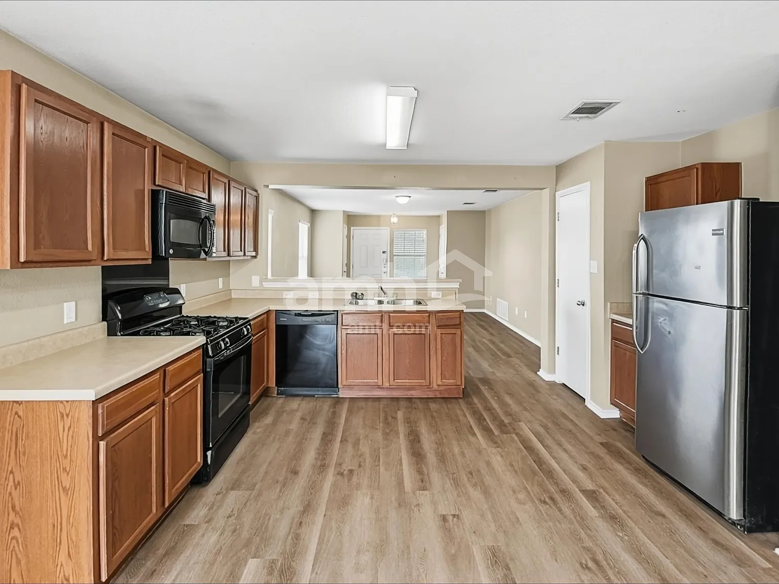 3 bed, 2.0 bath, 1324 sqft, $1,835 — Photo 3
