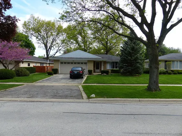 1221 W Lonnquist Blvd, Mount Prospect, IL 60056