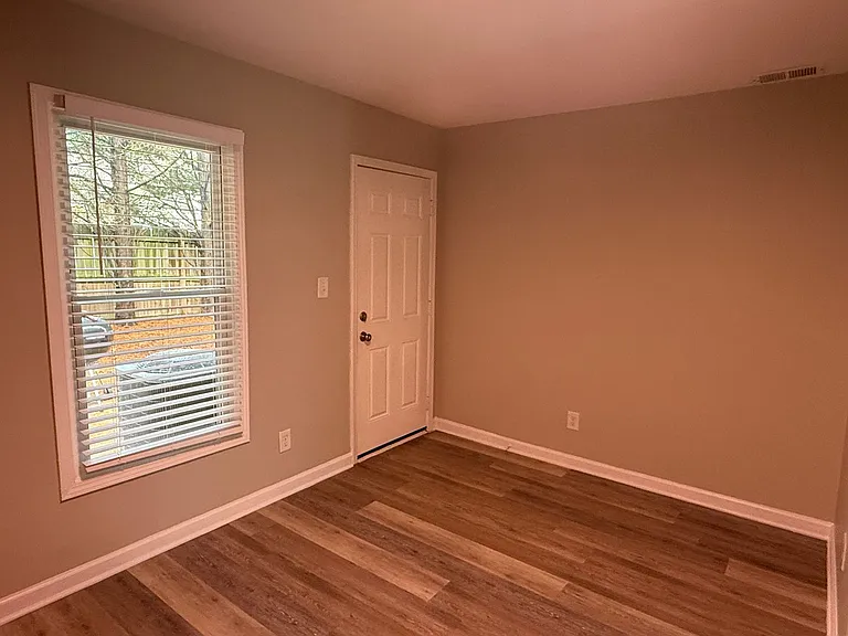 312 W Catawba Ave — Photo 7