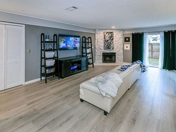 2nd image of 10078 Romaine Cir S