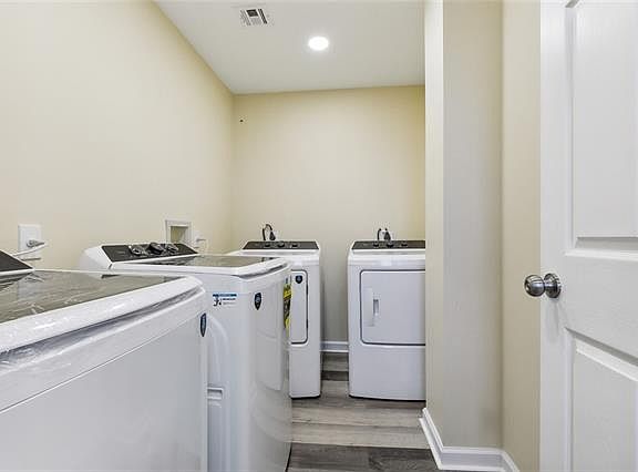 3rd image of 2416 Dante St