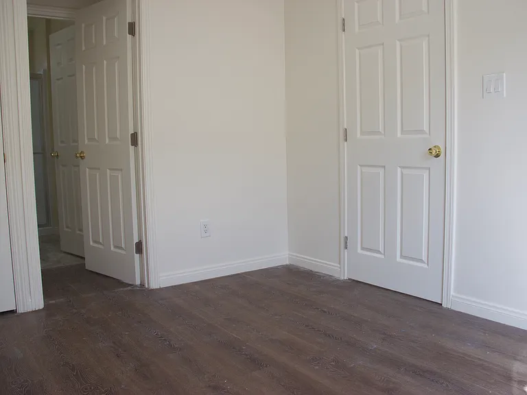 370 E 55th St #1/2 — Photo 3