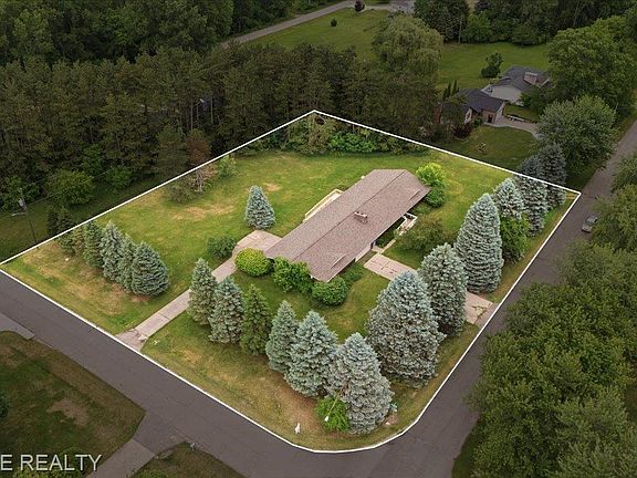 5th image of 1661 Madeline Dr