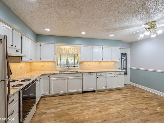 3rd image of 10840 S 84th Ave APT 3C