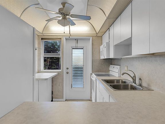5th image of 3211 NE 8th Street #104E