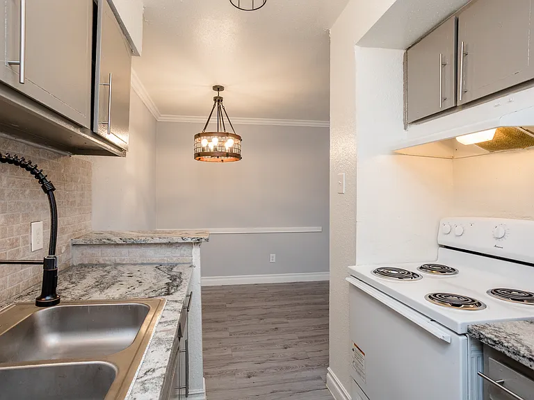 Camino Del Sol Apartments — Photo 25
