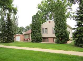 876 14th St SW, Huron, SD 57350