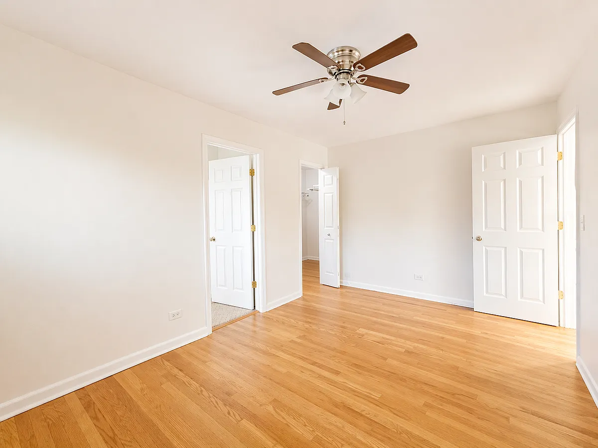 Building Photo - 1404 W Estes Ave #4B