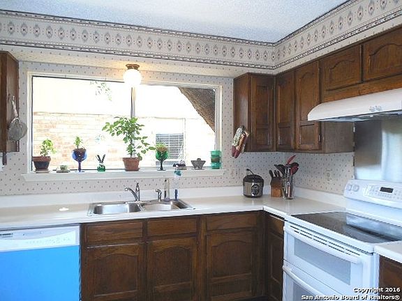 3rd image of 4526 Buckmoor St