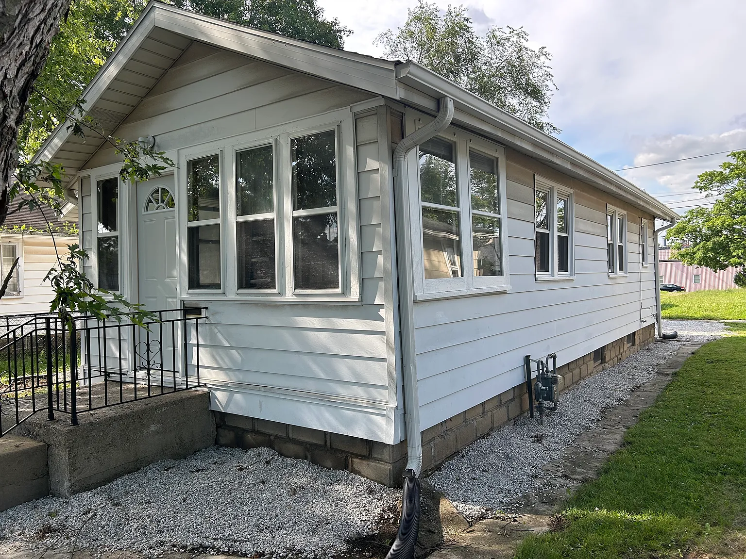 2 bed, 832 sqft, $950 — Photo 2
