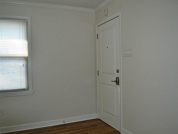 2nd image of 1341 Cortlandt St #10