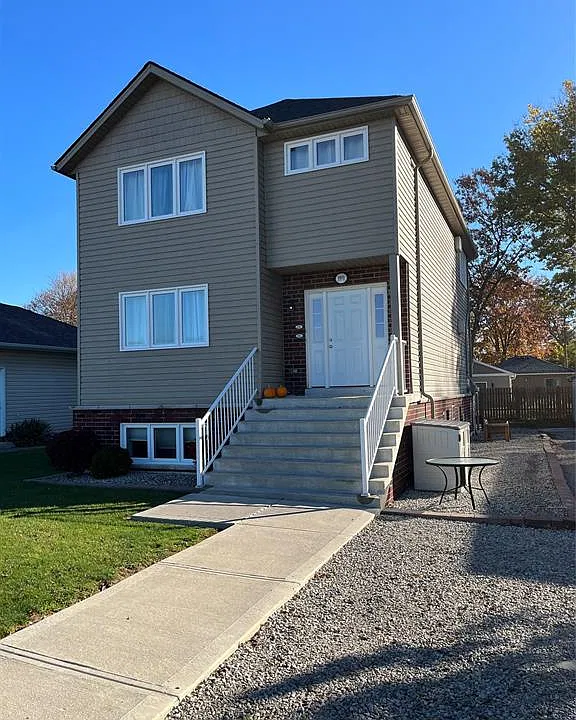 190 Walnut Ln