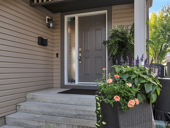 4th image of 1884 Robertson Cres SW