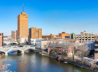 37 W Benton St #214, Aurora, IL 60506