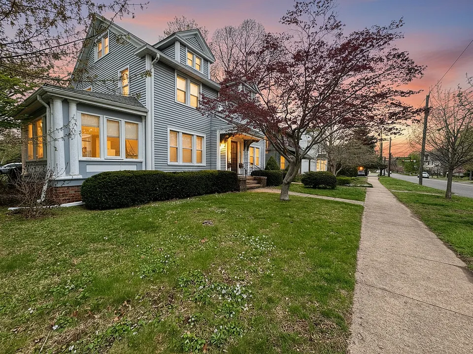 304 Central Ave #304