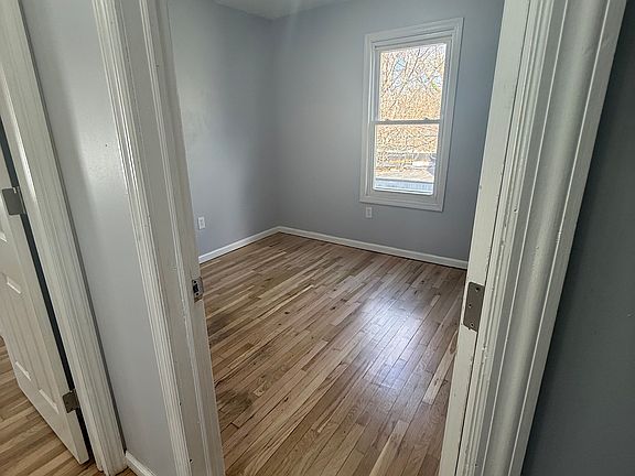 3rd image of 167 Seymour Ave #3