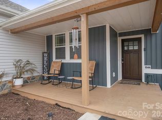 1544 Farmington Hills Dr, Conover, NC 28613