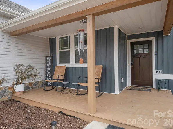 1544 Farmington Hills Dr, Conover, NC 28613