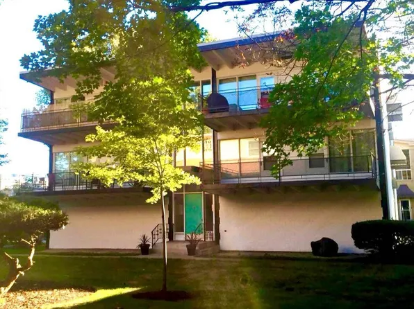 7444 Franklin St APT 1SW, Forest Park, IL 60130