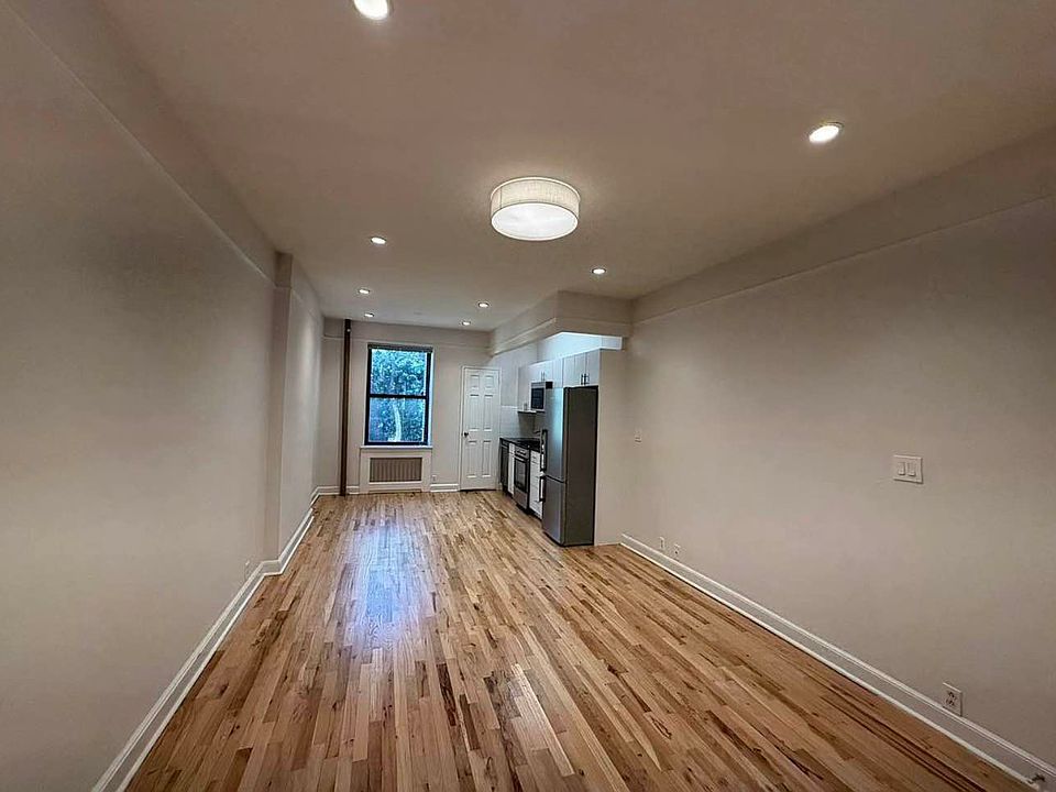 Building Photo 3