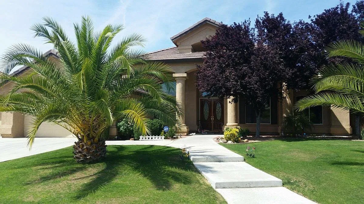4 bed, 2.5 bath, 2500 sqft, $2,900 — Photo 1