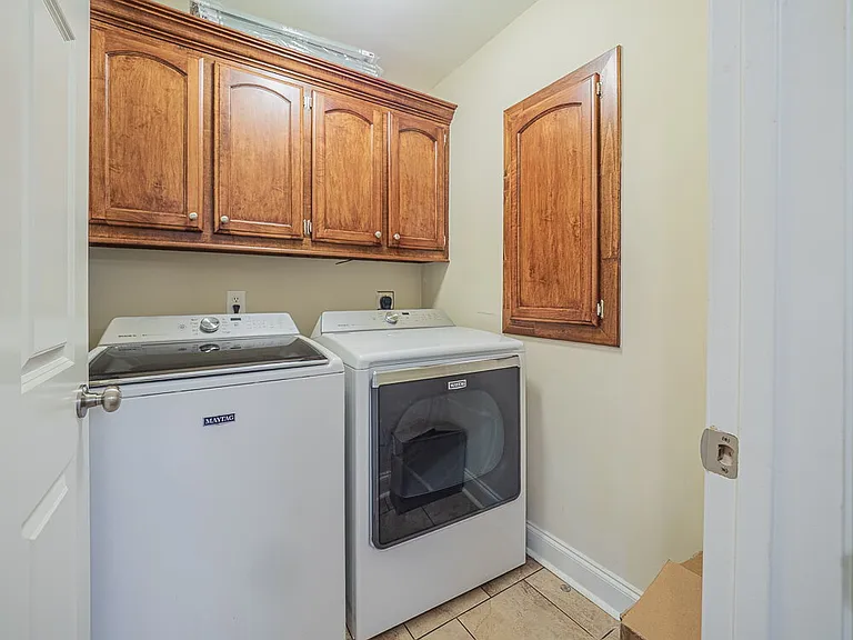 2740 Foxcroft Cir — Photo 23