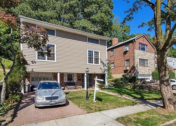 3rd image of 21845 Sawyer Ave