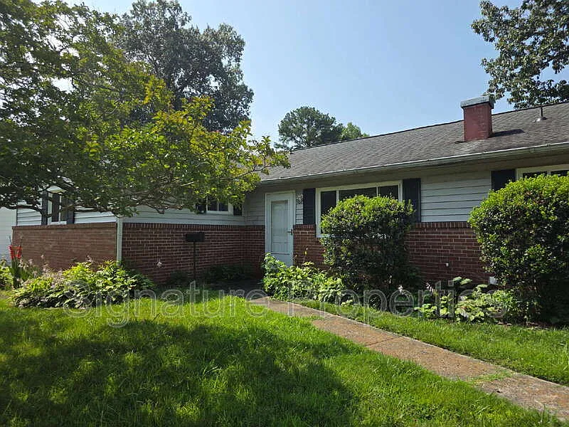 3 bed, 2.0 bath, 1460 sqft, $2,100 — Photo 2