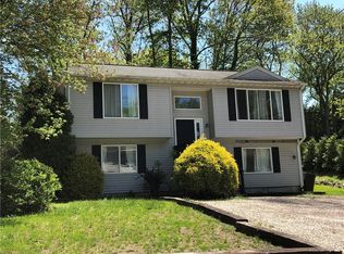 9 Meadow Sweet Trl, Saunderstown, RI 02874