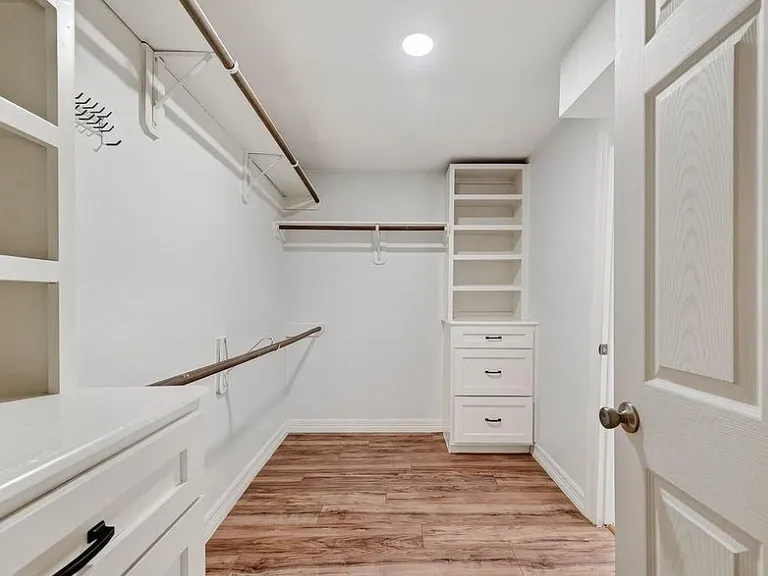 4520 Sharon St — Photo 2