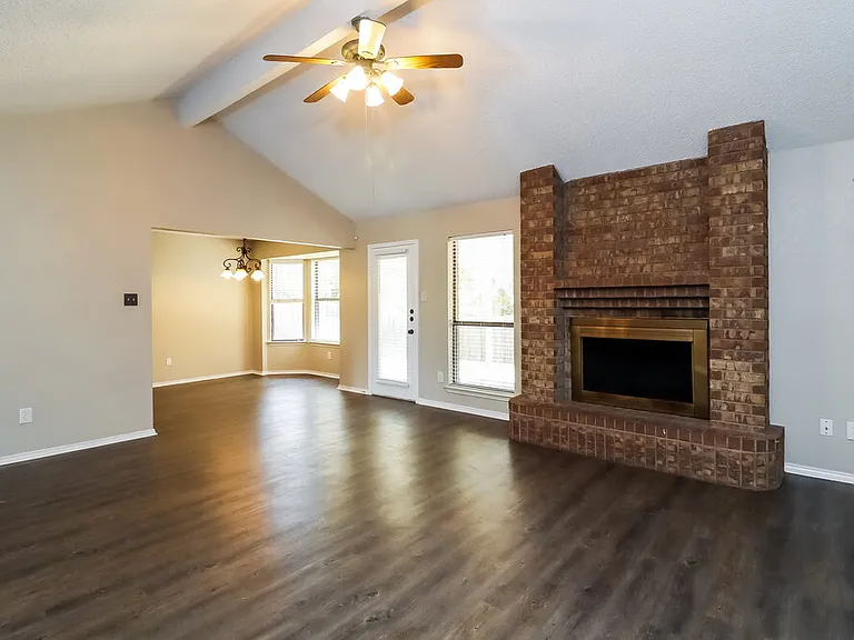 721 Owens Dr — Photo 5