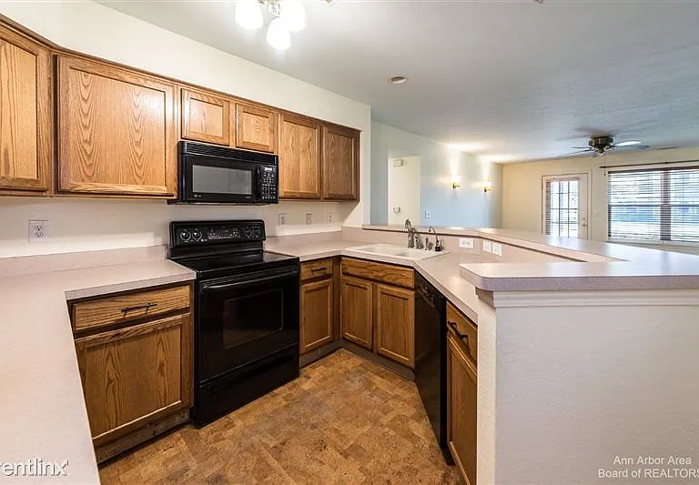 1381 Millbrook Trl #1 — Photo 4