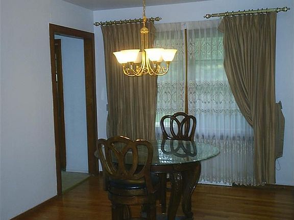 4th image of 8 Elm Ave