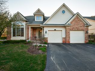 2802 Wildflower Ct, Glenview, IL 60026