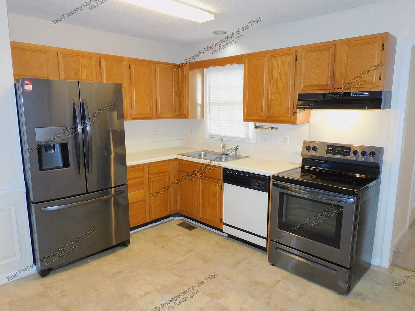 3 bed, 2.0 bath, 1276 sqft, $1,500 — Photo 2